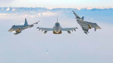Drei Eurofighter im Formationsflug 