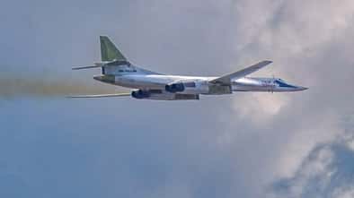 Frisch modernisierte Tu-160M (08-04) fliegt in Russland. Frisch modernisierte Tu-160M (08-04) fliegt in Russland.