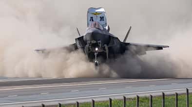 F-35B aus Italein starten und landen erstmals auf finnischer Autobahn.