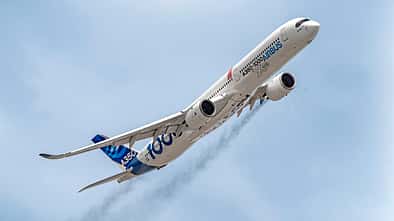 Airbus A350-1000 bei einer Flugvorführung auf der Paris Air Show