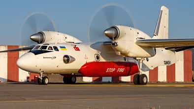Löschflugzeug Antonow An-32P von Xena (Ukraine) beim Einsatz in der Türkei.