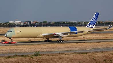 Zweiter Airbus A350F, noch ohne Triebwerke, in Toulouse.