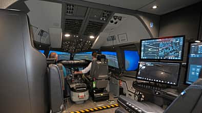 Blick ins Innere des Lufthansa-Boeing 777-9 Simulator