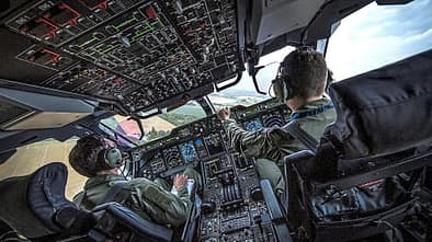 Blick in das Glascockpit eines Airbus A400M