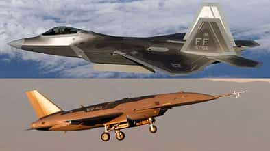 F-22 Raptor und Kampfdrohne YFQ-44A.