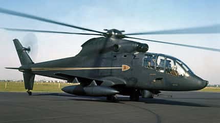 S-67 mit laufenden Rotoren am Boden