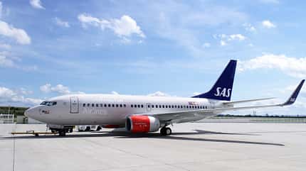 Boeing, 737, SAS Boeing 737 SAS am Boden von der Seite