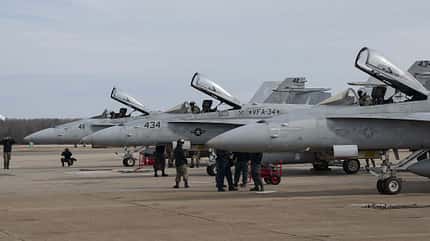 F/A-18C, VFA-34, Oceana, Blue Blasters, Hornet, Boeing, US Navy, Kampfflugzeug, F/A-18C der VFA-34 "Blue Blasters" vor dem Abschieds-Überflug in Oceana