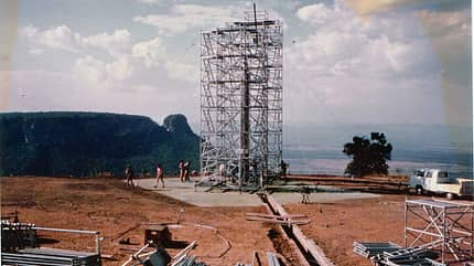 Dokumentarfilm, Lutz Kayser, Otrag In den 1970er Jahren startete Otrag Raketen vom afrikanischen Zaire aus, was zu politischen Spannungen führte.