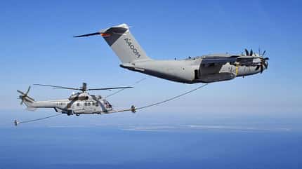 A400M, Tanker, Hubschrauber, H225M, Airbus Airbus A400M bei Betankungsversuchen mit der H225M im September 2019.