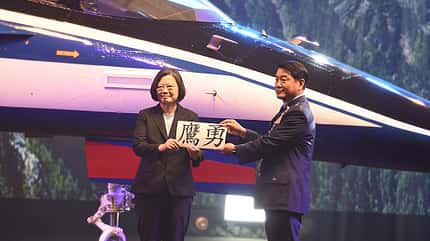 AIDC AJT "Mutiger Adler" beim Rollout am 24. September 2019 mit Taiwans Präsidentin Tsai Ing-wen. AIDC AJT "Mutiger Adler" beim Rollout am 24. September 2019 mit Taiwans Präsidentin Tsai Ing-wen.