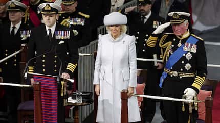 Prince of Wales, Flugzeugträger, 2019, Indienstellung des Flugzeugträgers HMS "Prince of Wales" am 10. Dezember 2019 mit Camilla und Charles.