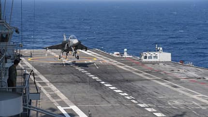 LCA, Tejas, Die Navy-Version des indischen Kampfflugzeugs LCA landet am 11. Januar 2020 erstmals auf einem Flugzeugträger.