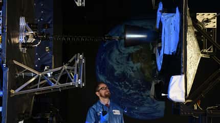 Northrop Grumman, Intelsat, Northrop Grumman MEV-1, Intelsat-901 Der Dockingmechanismus wird am Boden getestet.
