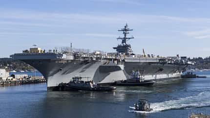 Vinson, Flugzeugträger, Navy, Der Flugzeugträger "Carl Vinson" verließ am 6. April 2020 nach 14 Monaten das Trockendock in Bremerton. Er wurde für den Betrieb mit F-35C Lightning II aufgerüstet.