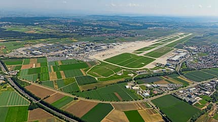 Flughafenfeuerwehr, Stuttgarter Airport, Panther-Lösch-Fahrzeuge, Feuerwache