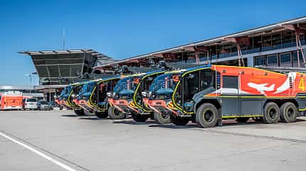 Flughafenfeuerwehr, Stuttgarter Airport, Panther-Lösch-Fahrzeuge, Feuerwache