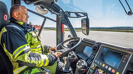 Flughafenfeuerwehr, Stuttgarter Airport, Panther-Lösch-Fahrzeuge, Feuerwache