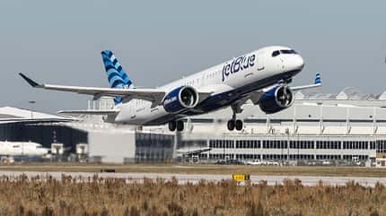 Der erste A220-371 für JetBlue flog am 9. Dezember 2020 in Mobile zum ersten Mal.
