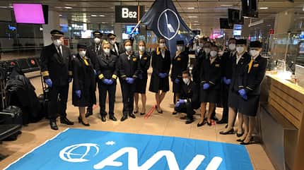 A350, Falkland, Lufthanda, Nonstop, Rekordflug, Hamburg, Airbus, Wegener Eine A350 führt den längsten Nonstop-Flug der Lufthansa von Hamburg auf die Falkland-Inseln durch. Hier die Crew am 31. Januar 2021 vor dem Start.