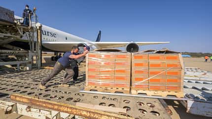 Samaritan's Purse, Samaritans Purse, DC-8, N872SP