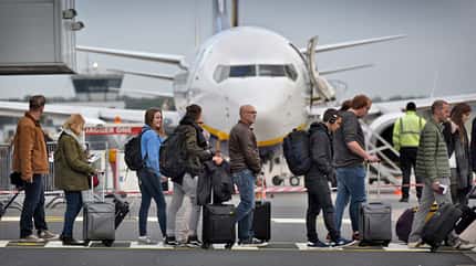 Flughafen - fliegen - Reisen - Flugreisen - Passagiere Flughafen - fliegen - Reisen - Flugreisen - Passagiere