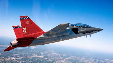 Im Februar 2021 begann Boeing in St. Louis mit der Montage der ersten T-7A Red Hawk für die US Air Force.