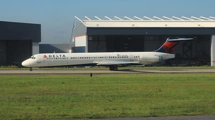 Delta, MD-88
