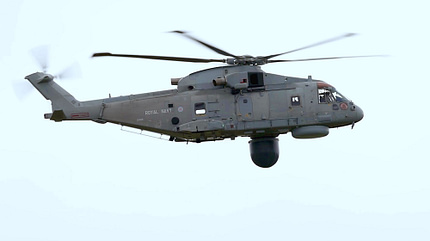 Merlin, Crowsnest, Leonardo, EH101, Die erste "Crowsnest"-Version des Merlin-Hubschraubers wurde im März 2021 an die Royal Navy in Culdrose in übergeben.