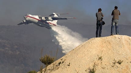 Iljuschin, Feuer, Löschbomber, Il76, Il-76 Photographers take pictures as an Ilyush