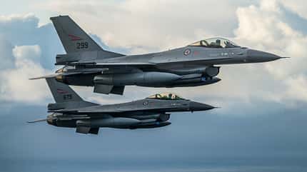 F-16, Fighting Falcon, Luftforsvaret Bomber Task Force 20-1 integrates training with Royal Norwegian Air Force