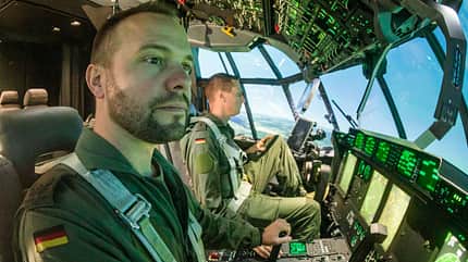 Luftwaffe, Bundeswehr, Super Hercules, Hercules, C-130J 21-07800 MP21-0189 German students in HTC