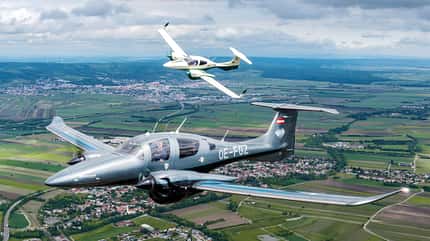 Flugzeug von Diamond Aircraft Flugzeug von Diamond Aircraft
