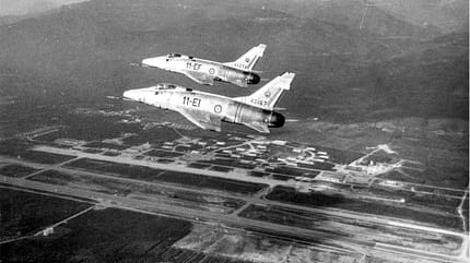 F-100, Henry Hay, Frankreich, Rekord, Biographie