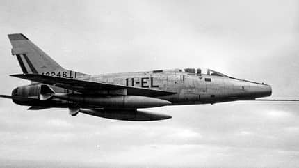 F-100, Henry Hay, Frankreich, Rekord, Biographie
