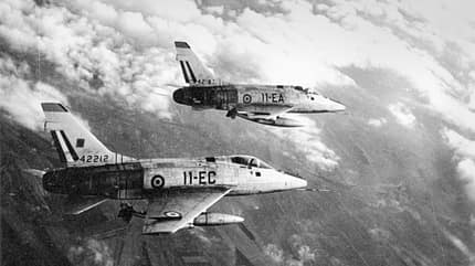 F-100, Henry Hay, Frankreich, Rekord, Biographie