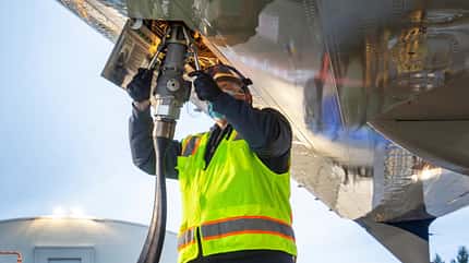 REFUELING AIRCRAFT ,FLUGZEUGBETANKUNG, Flughafen, Treibstoff, grüner Fliegen, Boeing ecoDemonstrator Boeing SAF Release -- 1