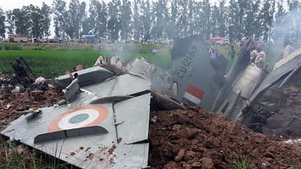MiG21, Indien, MiG-21, Bison Indian Air Force personnel stand by the