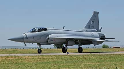 JF-17 Thunder, Pakistan, China, Kampfflugzeug JF-17 Pakistan rollend