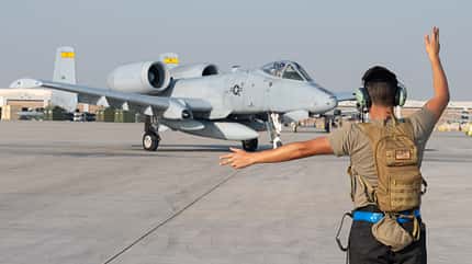 A-10 rollend mit Einweiser