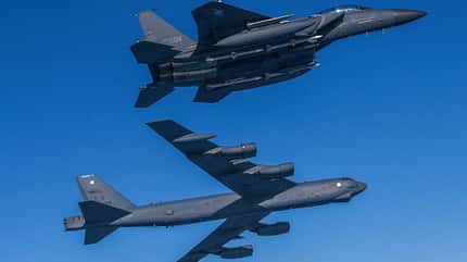 Boeing, B52, B-52H, Statofortress, US Air Force, USAF, ADEX, Seoul, Südkorea, Bomber, Nordkorea B-52 in Formation mit F-15K