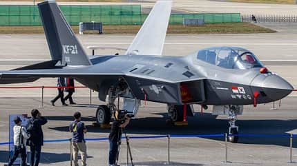 KAI, Südkorea, Stealth, KF-21, ADEX, Seoul, Kampfflugzeug, Boramae KAI KF-21 am Boden mit Besuchern