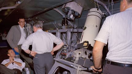 NASA, Convair, CV-990, Coronado, Absturz, Forschung, Space Shuttle, Ames, Airliner Convair CV-990 NASA Personen mit Teleskop