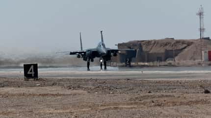 F-15E, F15, Eagle, US Air Force, USAF, MQ-9,Predator, Drohne, mittlerer Osten, Kampfflugzeuge F-15E rollend in der Wüste