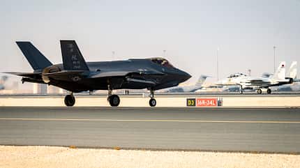 F35, F-35, Lightning, Mittlerer Osten, Kampfflugzeug, USAF, US Air Force, Al udeid, qatar, tanker, air base F-35 rollend am Boden