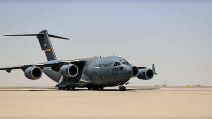 A10, A-10, Fairchild, thunderbolt, al dhafra, vereinte arabische emirate, usaf, us air force, mittlerer osten, kampfflugzeug, c-17, globemaster C-17 rollend