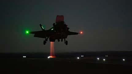 f35, F-35B, Lightning II, mRoyal navy, VX-23, kampfflugzeug, prince of Wales, tests, flugzeugträger F-35 Anflug bei Nacht