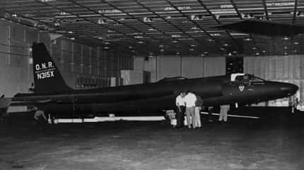 u2, U-2, Lockheed, skunk works, Spionage, cia, geheim, flugzeugträger, us navy, uss kitty hawk, ranger, nasa U-2 im Hangardeck