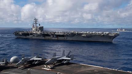 uss nimitz, cvn-68, flugzeugträger, f18, hornet, boeing, us navy, carrier Zwei Nimitz-Carrier nebeneinander
