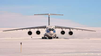 Iljuschin Il-76 auf Eispiste